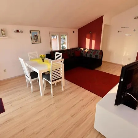 アパート Bonaca ルティナ