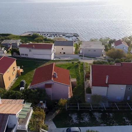 アパート Bonaca *